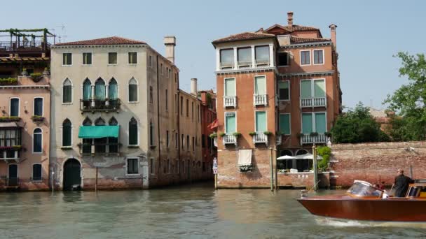 Vattentaxi Passerar Venedig Italien — Stockvideo