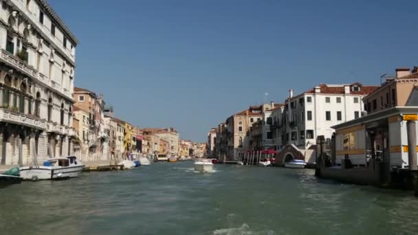 Uitzicht Venetië Italië Vanaf Een Veerboot — Stockvideo