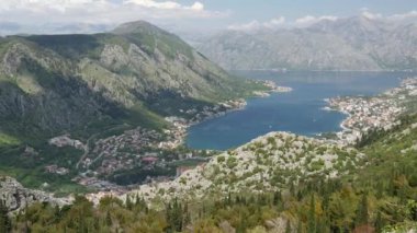 Karadağ 'daki bir dağdan Kotor Körfezi' nde zaman aşımı