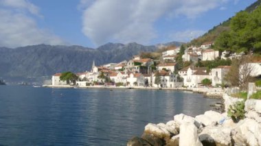 Karadağ 'daki Village Perast' ta güzel bir gün