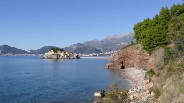 Sveti Stefan Een Klein Eilandje Aan Adriatische Kust Van Montenegro — Stockvideo