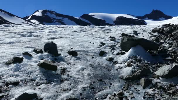Eriyen Kar Jotunheimen Ulusal Parkı Norveç Teki Bir Buzuldan Yaklaşıyor — Stok video