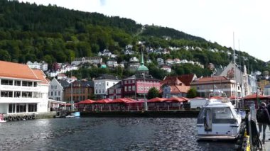 Norveç, Bergen 'deki Vagen Limanı' ndaki iskelede.
