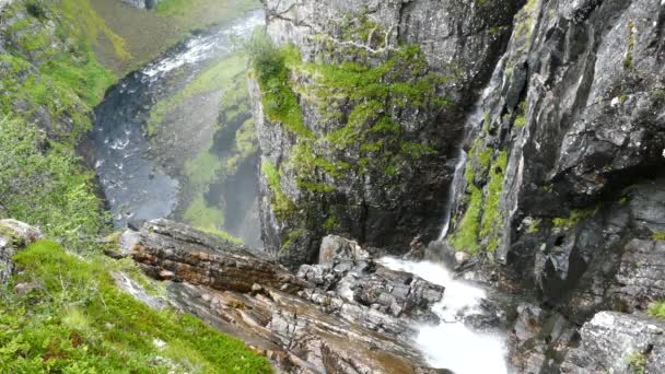 Flujos Desde Cascada Voringfossen Noruega — Vídeo de stock