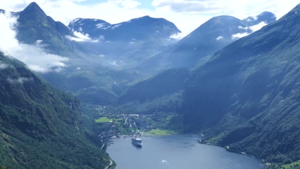 Fiordo Geiranger Con Crucero Noruega — Vídeos de Stock