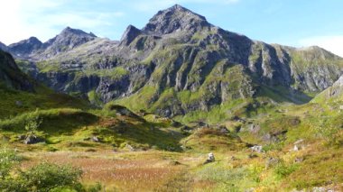 Norveç 'in Moysalen Ulusal Parkı' nda sonbahar manzarası
