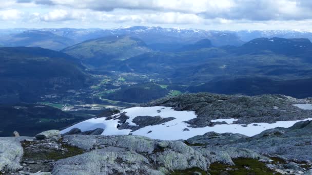 Nieve Montaña Lonahorgi Noruega — Vídeos de Stock