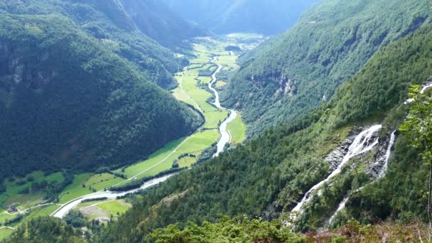 モルドスダーレン公園の峡谷を流れる川 Skjromden Norway — ストック動画