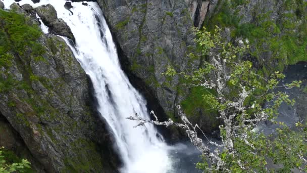 Vízesés Voringfossen Norvégiában — Stock videók