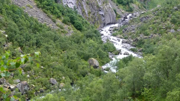 Río Través Garganta Voringfossen Noruega — Vídeo de stock