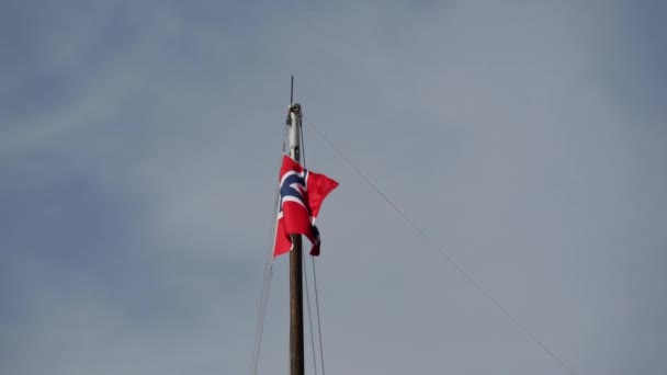 Норвежский Флаг Мачте Парусника — стоковое видео