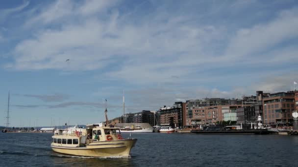 Gammal Färja Anländer Till Oslo Hamn Norge — Stockvideo