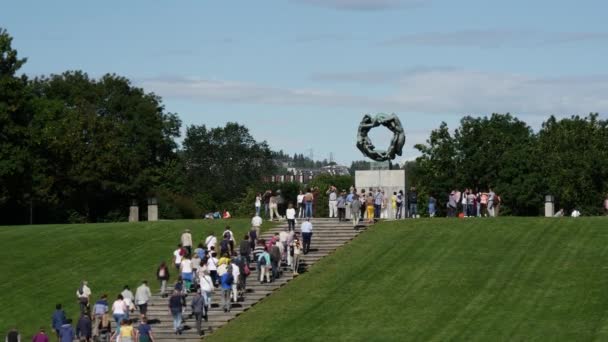 Crowd Frogner Park Oslo Norway — Stock Video