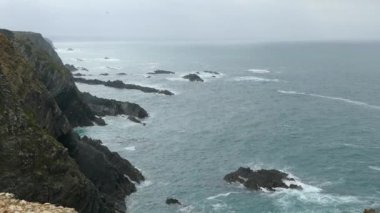 Güneybatı Alentejo 'da Praia do Creleizao civarındaki Rocky sahili ve Vicentine Coast Natural Park Portekiz