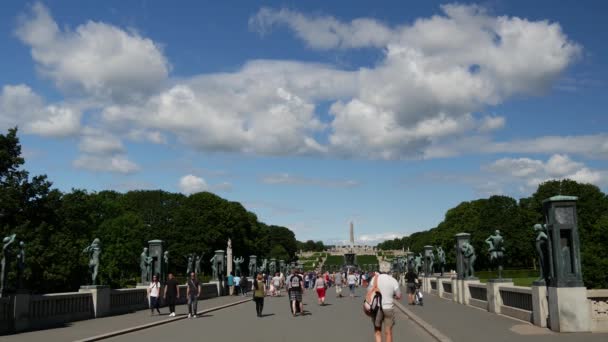 Menigte Bij Brug Vigeland Sculptuur Park Oslo Noorwegen — Stockvideo