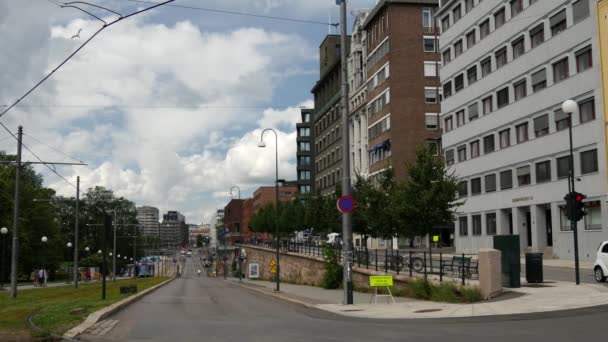 Tráfico Calle Radhusgata Oslo Noruega — Vídeo de stock