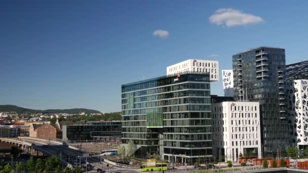 Bangunan Perkantoran Modern Sebelah Gedung Opera Oslo Norwegia — Stok Video