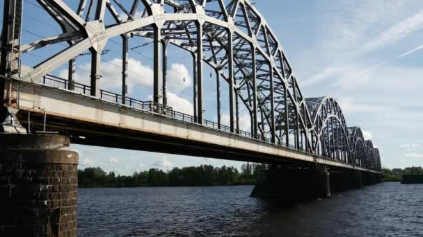 Riga Letonya Daki Demiryolu Köprüsü — Stok video