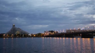 Taş Köprüsü ve Letonya Ulusal Kütüphanesi 'nden zaman aşımı