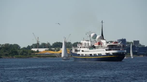 Riga Letonya Daki Daugava Nehri Nde Feribot — Stok video