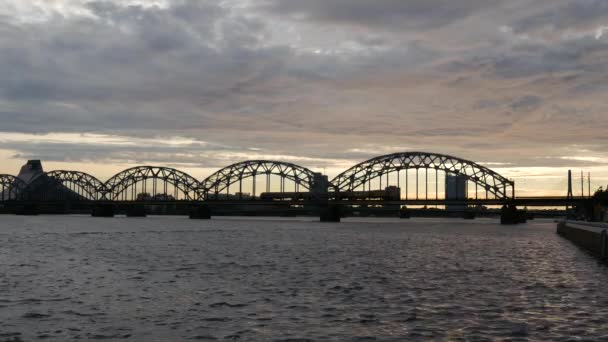 Pont Ferroviaire Coucher Soleil Riga Lettonie — Video