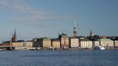 İsveç 'in eski Stockholm kasabası Gamla' ya feribot geliyor.