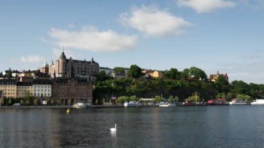 Stockholm 'ün Sdermalm ilçesinde Riddarfjorden' a bakan 18. yüzyıldan kalma konutlar.