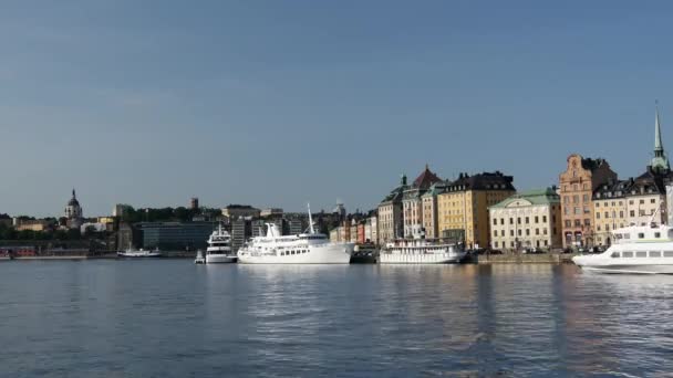 스웨덴 스톡홀름에 가모라 스텐의 지나가는 연락선에서 세월이 — 비디오