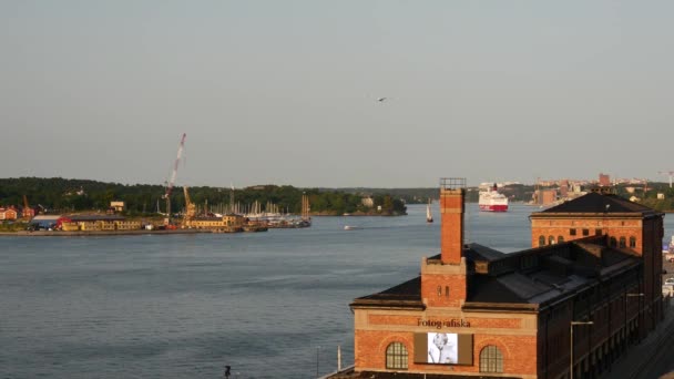 Ferry Arriveert Pretpark Lund Stockholm Zweden — Stockvideo