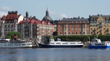 Stockholm İsveç 'ten feribot geçen klasik binalar.