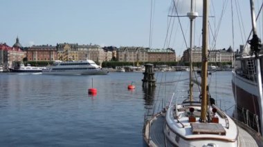 Stockholm İsveç 'ten feribot geçen klasik binalar.