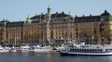 Stockholm İsveç 'e varan yolcu gemisi.