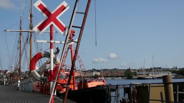 Пирс Классическими Лодками Skeppsholmen Stockholm Sweden — стоковое видео