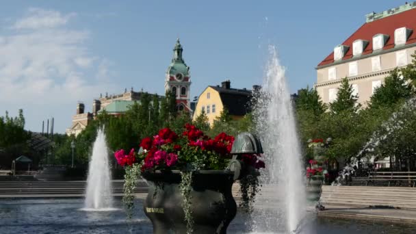 Fókusz Húzza Szökőkút Kungstrdgrden Szent Jakab Templom Háttérben Stockholm Svédország — Stock videók