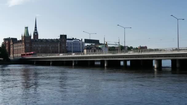 Κυκλοφορία Στη Γέφυρα Vasabron Στη Στοκχόλμη Της Σουηδίας — Αρχείο Βίντεο