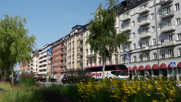 Ônibus Dirigindo Uma Rua Kungsholmen Estocolmo Suécia — Vídeo de Stock
