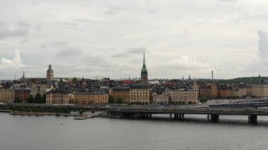 Sodermalm 'den Gamla Stan' in eski Stockholm kasabasının manzarası