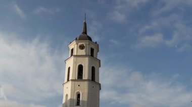 Vilnius Litvanya 'daki Katedral Meydanı' ndaki çan kulesinden zaman aşımı