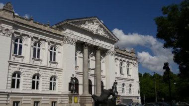 Çiçekten, Varşova Polonya 'daki Ulusal Sanat Galerisi' ne.