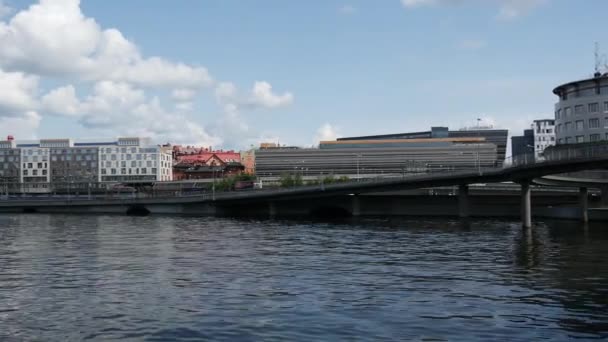 Pan Barnhusviken Den Stockholm Koşan Bir Kızla Park Etmeye — Stok video