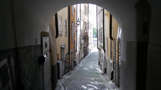 瑞典斯德哥尔摩Gamla Stan老城的窄街 — 图库视频影像