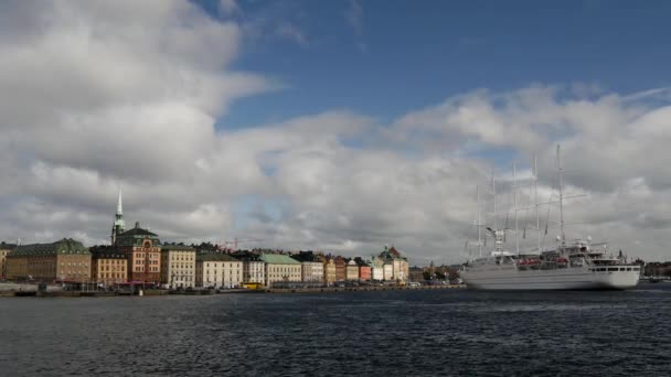 Cruiseschip Wind Surf Aankomt Gamla Stan Stockholm Zweden — Stockvideo