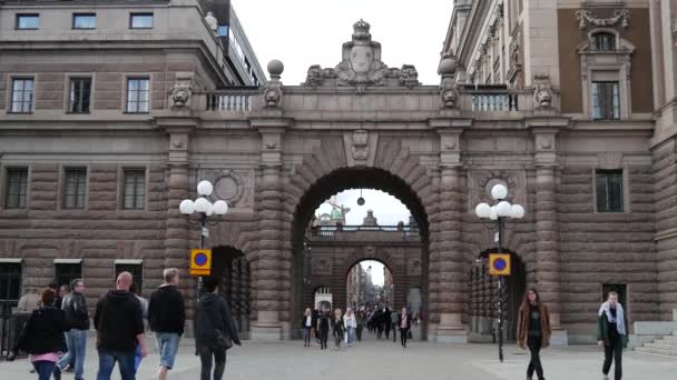 Riksplan Meydanı Stockholm Deki Riksbron Köprüsü Kalabalığı — Stok video