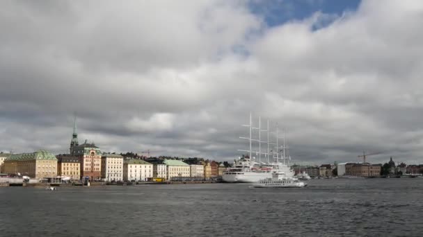 Time Lapse Cruise Ship Wind Surf Gamla Stan Στοκχόλμη Σουηδία — Αρχείο Βίντεο
