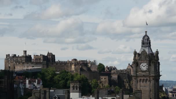 Balmoral Hotel Och Edinburgh Castle Från Calton Hill Edinburgh Skottland — Stockvideo