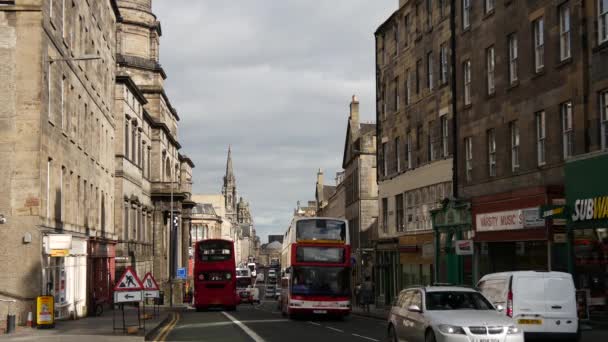 Busses Egyéb Forgalom Vezetés Óvárosban Edinburgh Skócia — Stock videók