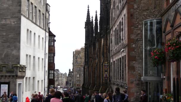 Multitud Casco Antiguo Edimburgo Escocia — Vídeos de Stock