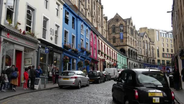 Taxi Londres Que Pasa Por Grassmarket Edimburgo Escocia — Vídeo de stock