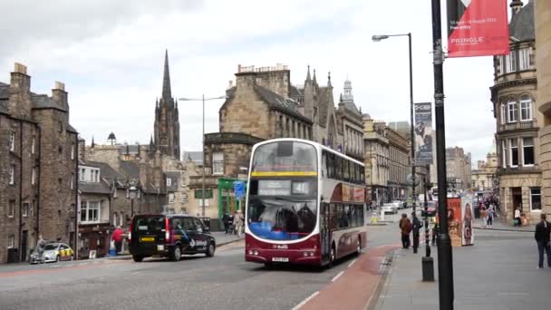 Mini Tunnbindare Passerar Runt Grassmarket Edinburgh Skottland — Stockvideo