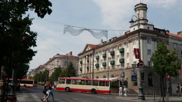 Kollektivtrafik Gediminas Avenue Vilnius Litauen — Stockvideo